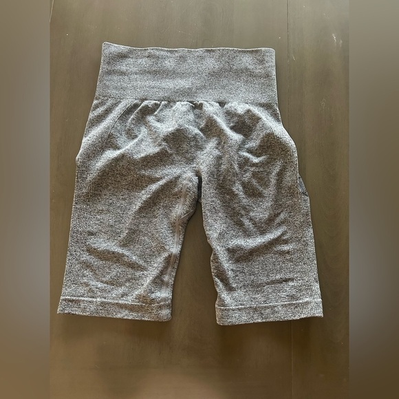 Pants - 😍Gray Athletic Sweatshorts with Elastic Waistband size large 😍